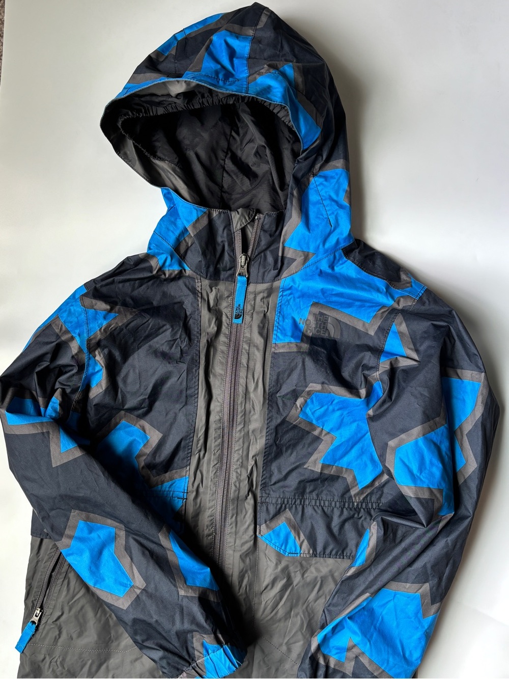 The North Face Quinn Blue & Gray Star Pattern Hooded Rain Jacket - Boys Medium